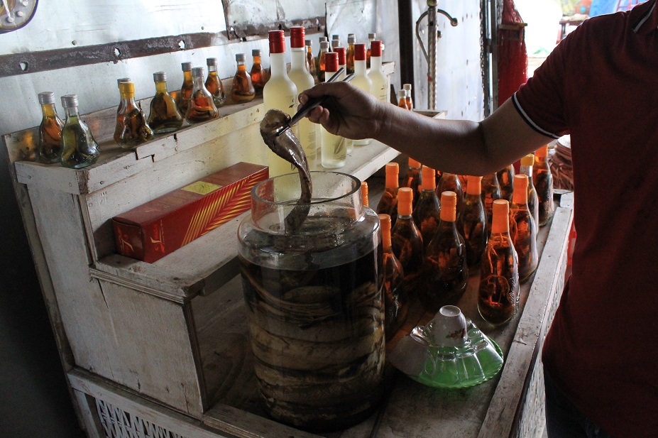 alcohol de serpiente mekong