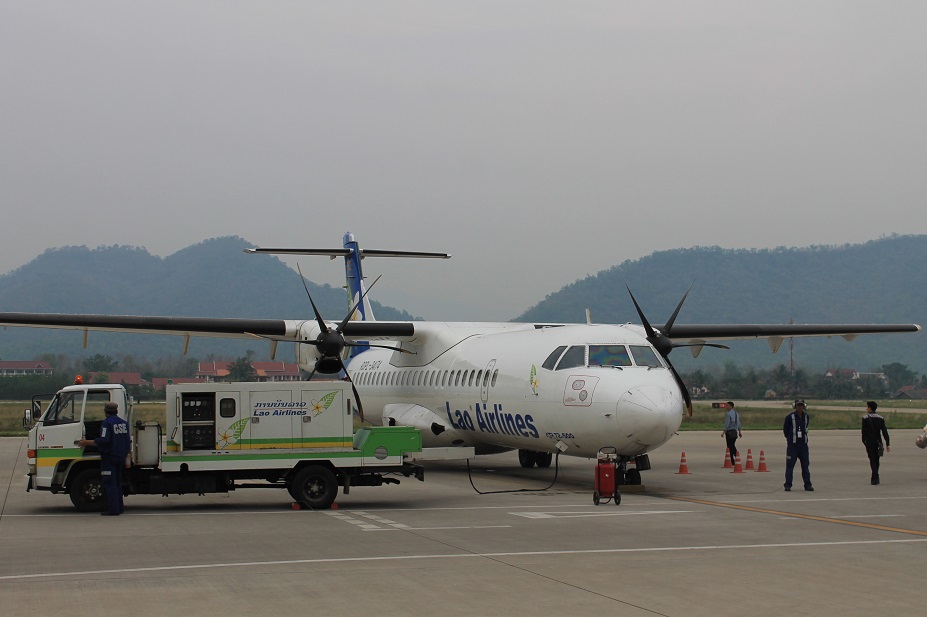 avion laos hélice